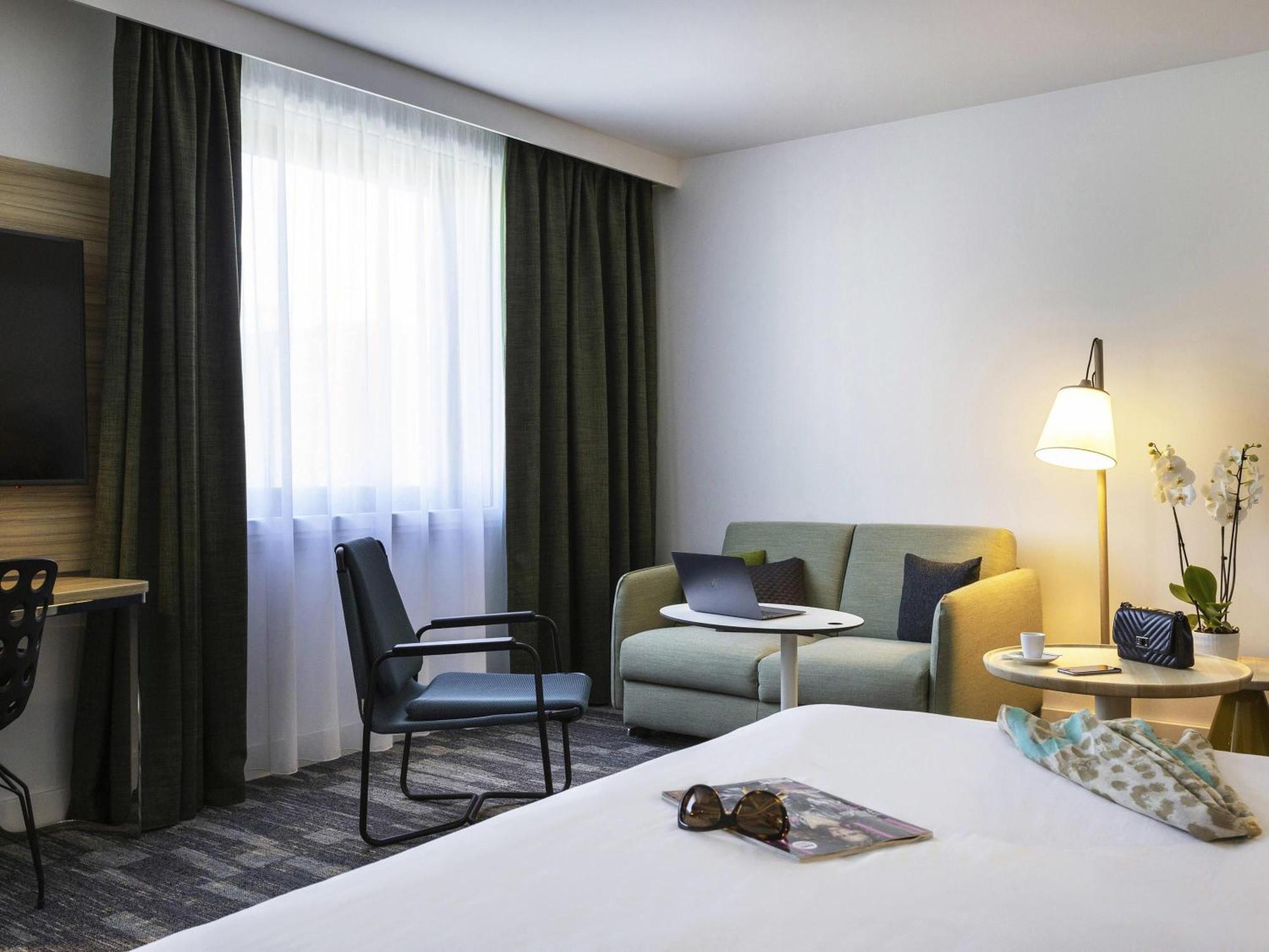 Junior Suite One Double Bed Sofa